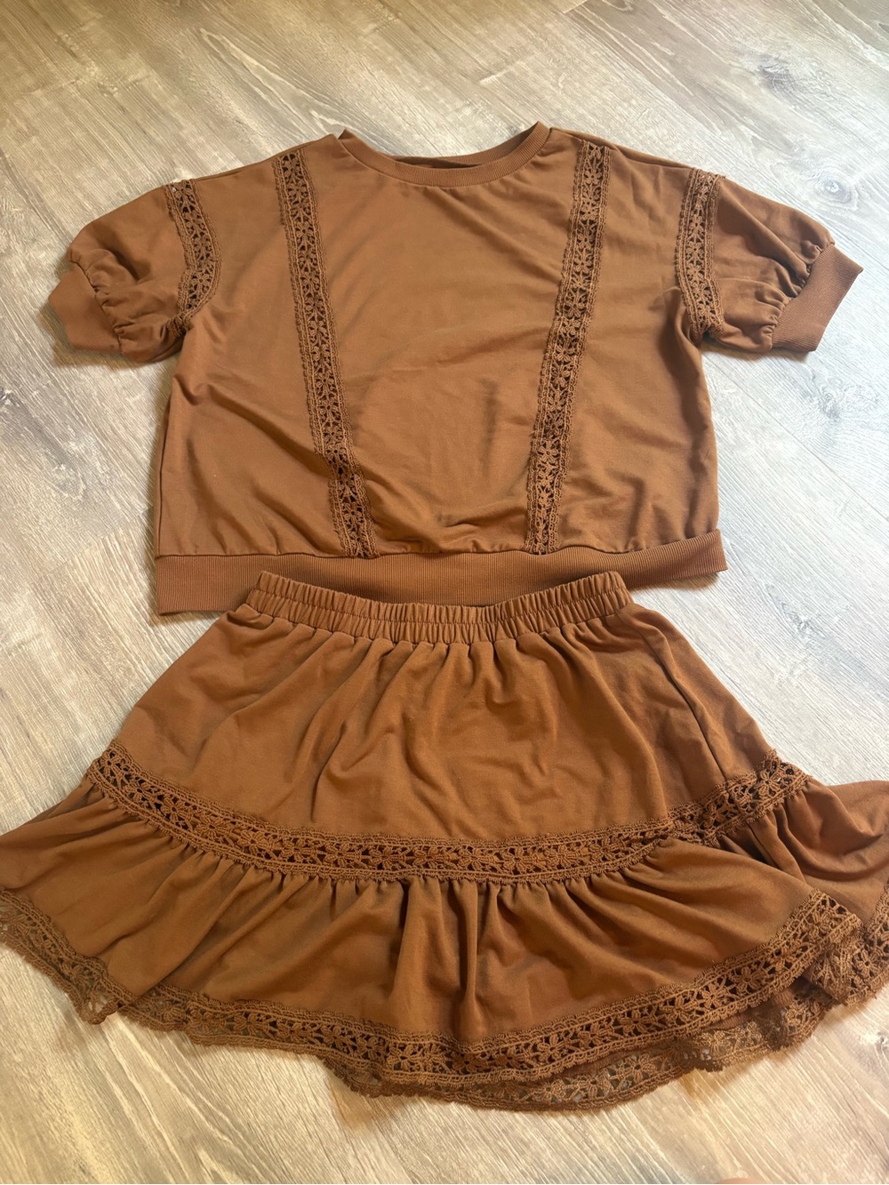 Women’s Two-Piece Lace-Trim Set in Brown